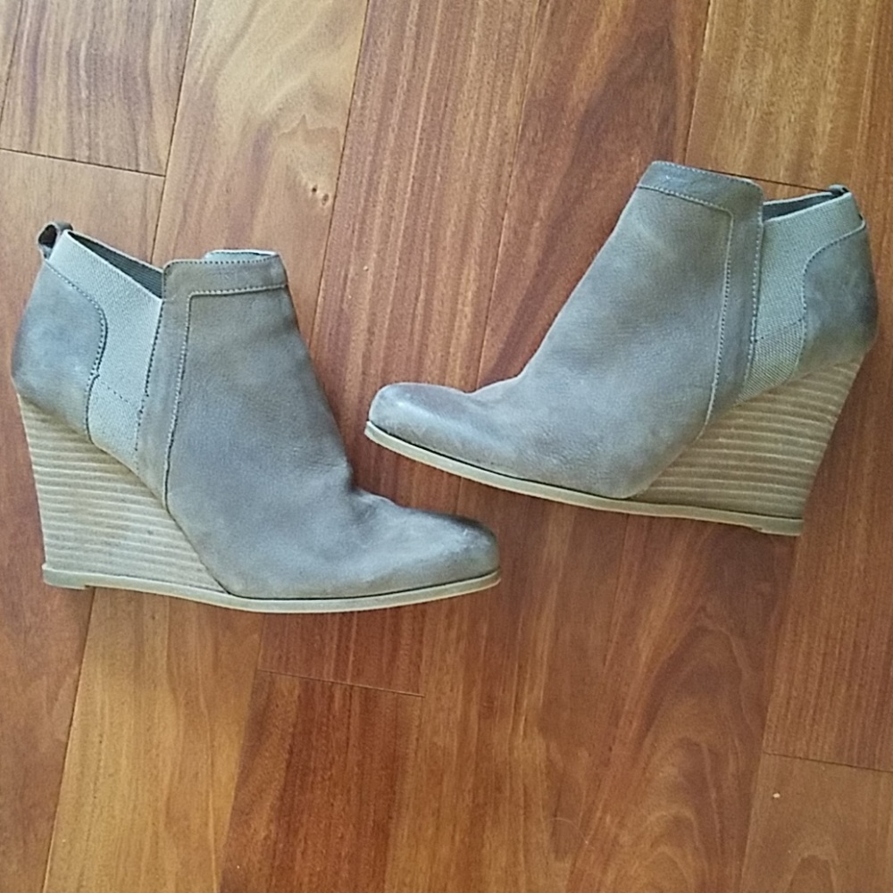 Wide-width Leather Wedge Booties